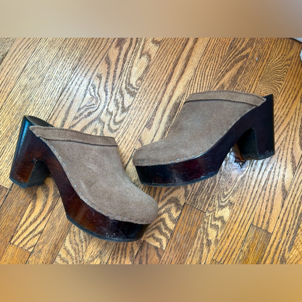 Swedish Clogs Taupe Suede